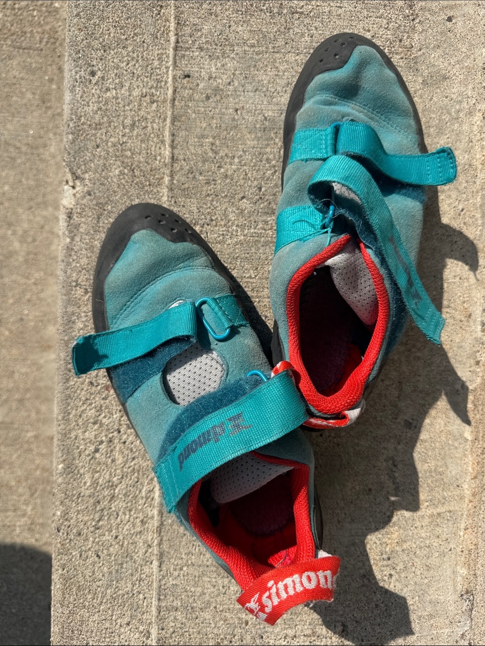 Decathlon Women's 8, Men 6.5 Teal and Red Rock Climbing Shoes Bouldering